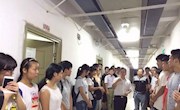 温暖与关怀——校领导参观体育学院新生宿舍
