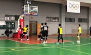 体育学院首届“自强杯”篮球赛决赛在体训馆拉开帷幕