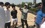 原江西省航模队线操纵教练员谭群老师为体育学院航模队学生做指导