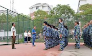 体育学院院领导看望18级军训新生