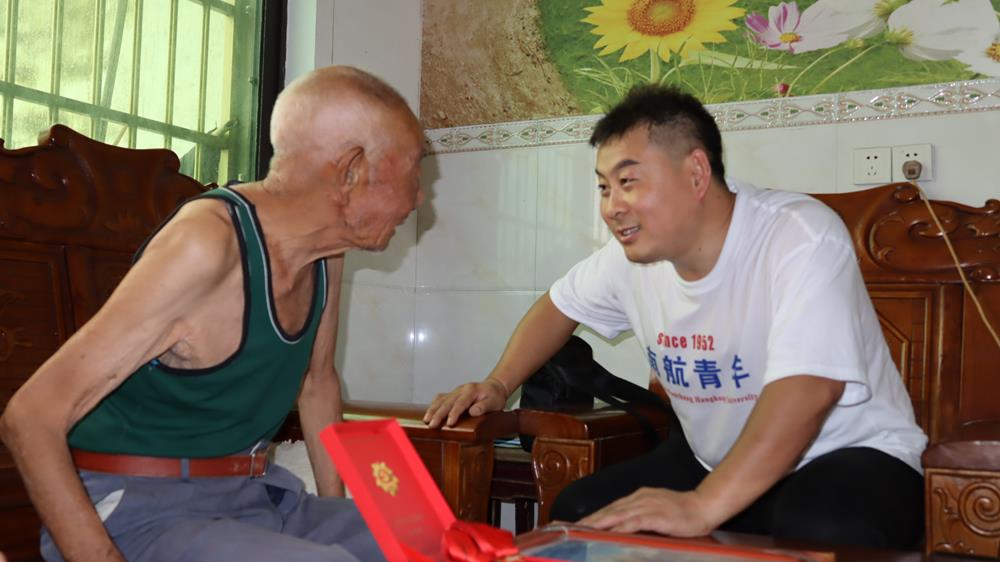 走访百岁老党员王根喜老先生.jpg